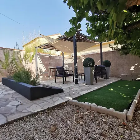 Avec Grande Piscine Et Sa Terrasse Privative *